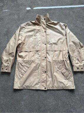 Women's Light Beige Vintage Trench Coat with Snap Front